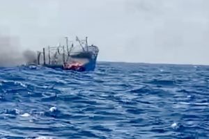 Detik-detik Kapal Asal Jakarta Terbakar di Perairan Lampung, 8 ABK Hilang