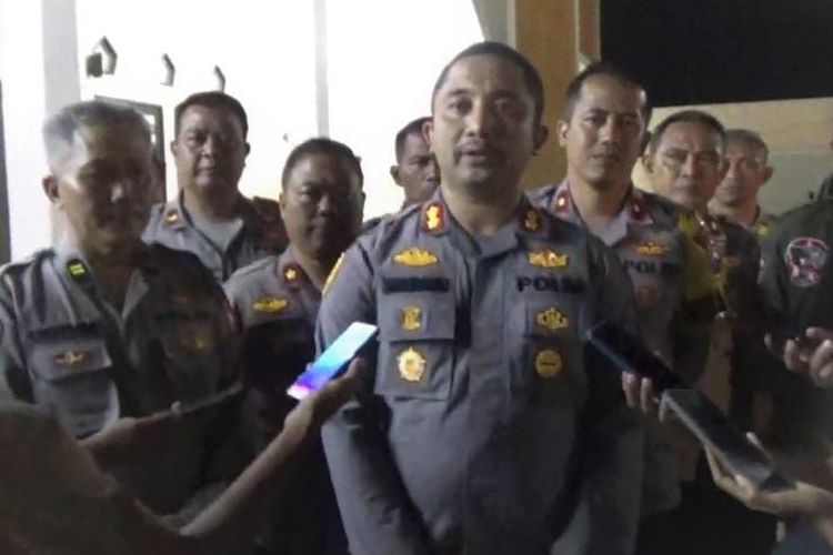 Kapolres Jombang, Jawa Timur, AKBP Moh Nurhidayat, menyampaikan perkembangan penanganan kasus dugaan tindak asusila oleh oknum jaksa, di Mapolres Jombang, Kamis (18/8/2022).