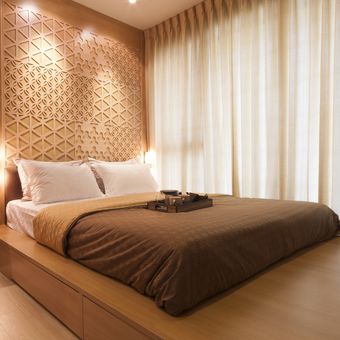 Ilustrasi kamar tidur dengan suasana nyaman seperti di hotel. 