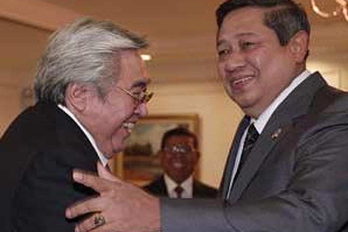 Presiden Susilo Bambang Yudhoyono dan Ketua MPR Taufik Kiemas pada suatu kesempatan.