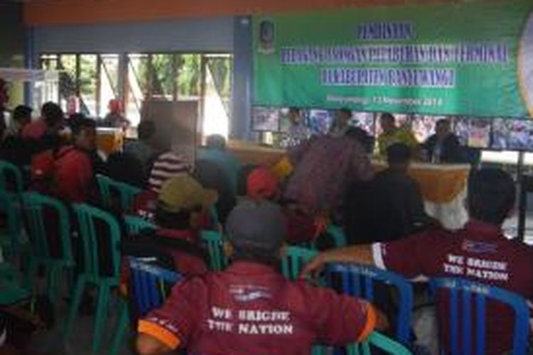 Pembinaan Pedagang Asongan di aula ASDP Pelabuhan Ketapang Banyuwangi Kamis (13/11/2014)