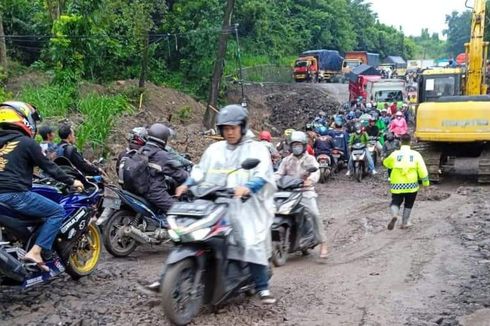 Imbas Jalan Amblas, Kendaraan Sumbu Tiga Dilarang Melintasi Sumedang