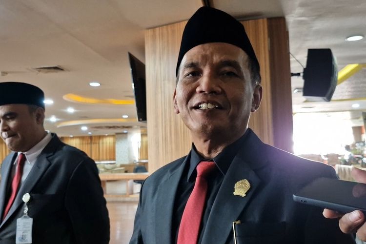Sekretaris DPD PDI-P Jateng, Sumanto mengungkap sejumlah nama caleg tersebut usai dirinya menghadiri Rapat Paripurna di Ruang Berlian Gedung DPRD Jateng, Kota Semarang, Selasa (4/6/2024).