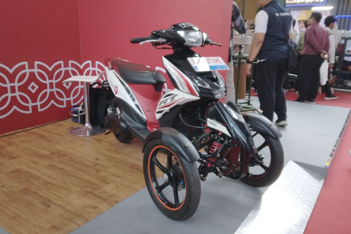 Organisasi Riset Elektronika dan Informatika-BRIN bekerjasma dengan RWin Development asal Solo, Jawa Tengah, membuat prototipe motor roda tiga untuk penyandang disabilitas. 