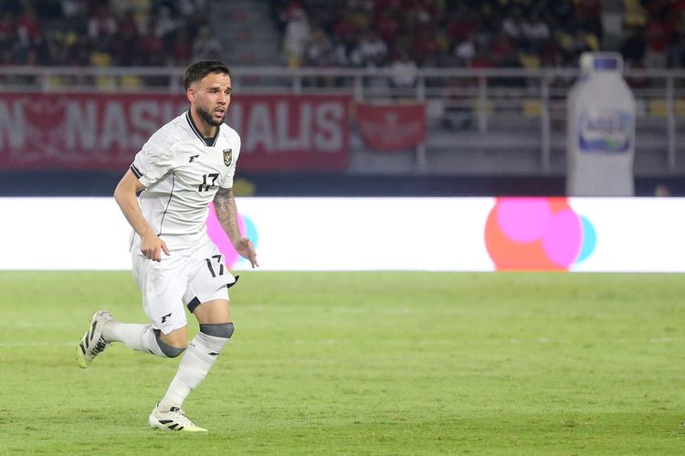 Pemain timnas Indonesia Calvin Verdonk saat laga FIFA Matchday melawan Lebanon yang berakhir dengan skor 0-0 di Stadion Gelora Bung Tomo Surabaya, Jawa Timur, Senin (8/9/2025) malam.