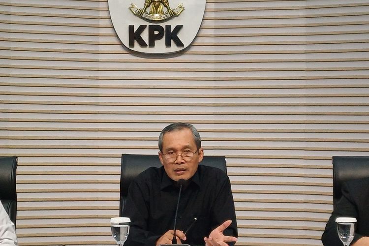Pegawai Ketahuan Main Judi 
