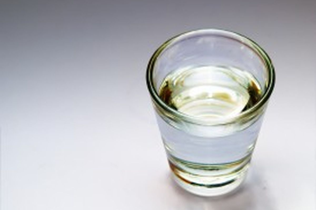 Minum air putih dua gelas sebelum makan bisa membantu Anda menurunkan berat badan.