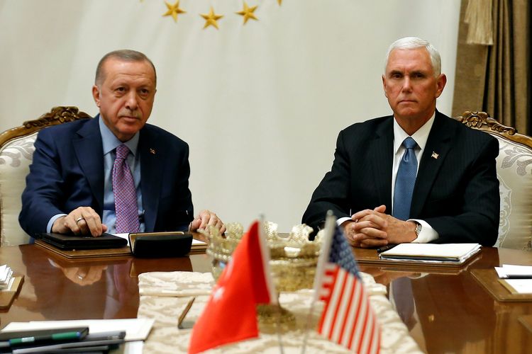 Presiden Turki Recep Tayyip Erdogan bertemu Wakil Presiden Amerika Serikat (AS) MIke Pence di Istana Kepresidenan Ankara pada 17 Oktober 2019.