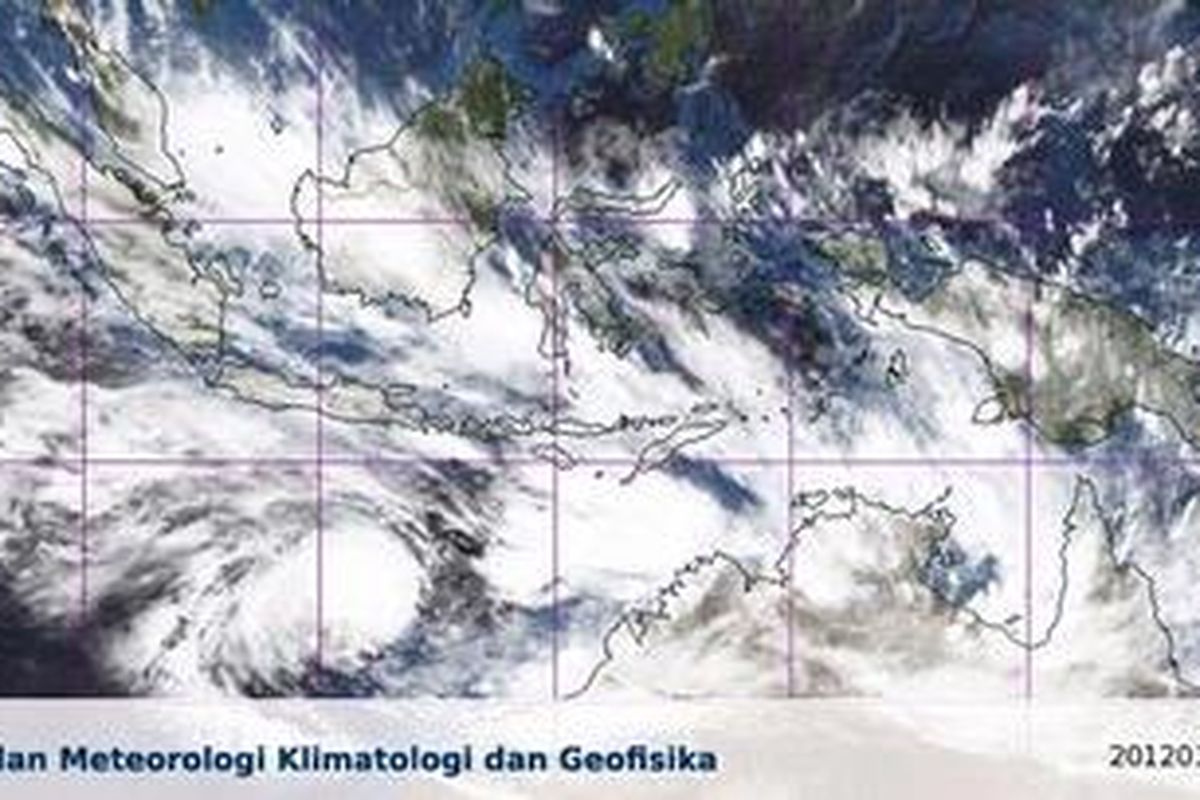 Citra satelit Kamis (15/3/2012). Badai tropis Lua terbentuk di selatan Indonesia.