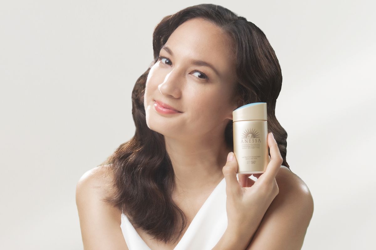 Nadine Chandrawinata menjadi brand ambassador Anessa