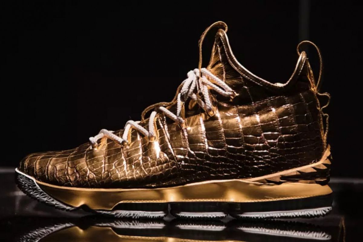 LeBron 15 kolaborasi Nike x The Shoe Surgeon