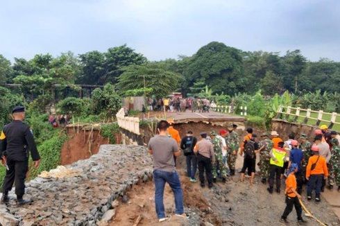 Detik-detik Ambruknya Jembatan di Purwakarta yang Mengakibatkan 1 Orang Tewas dan 4 Terluka