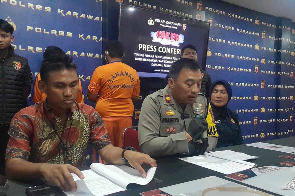 Wakapolres Karawang Kompol Prasetyo Purbo Nurcahyo, Kasat Reskrim Polres Karawang AKP Abdul Jalil dan jajaran saat memberikan keterangan pers kasus pembunungan pegawai honorer RSUD Karawang di Mapolres Karawang, Jumat (10/11/2023).