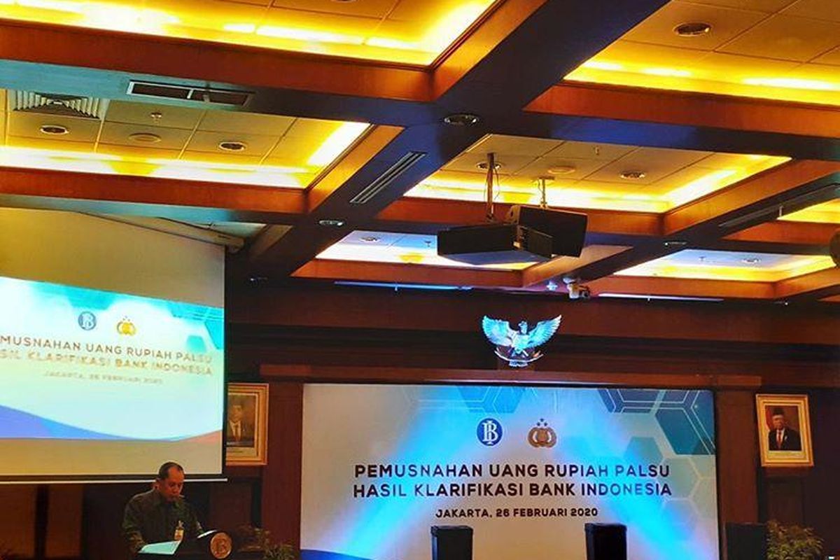 Direktur Departemen Pengelolaan Uang Bank Indonesia Yudi Harymukti dalam sambutannya sebelum memusnahkan 50.087 lembar uang palsu di Jakarta, Rabu (26/2/2020).