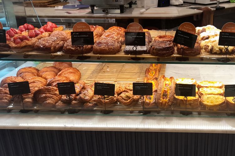Aneka pastry di Paris Baguette Gandaria City. 