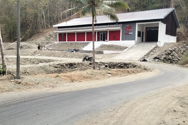 Viral Bangunan Kopdes di Pinggir Hutan Cilacap, Ini Penjelasan Kades