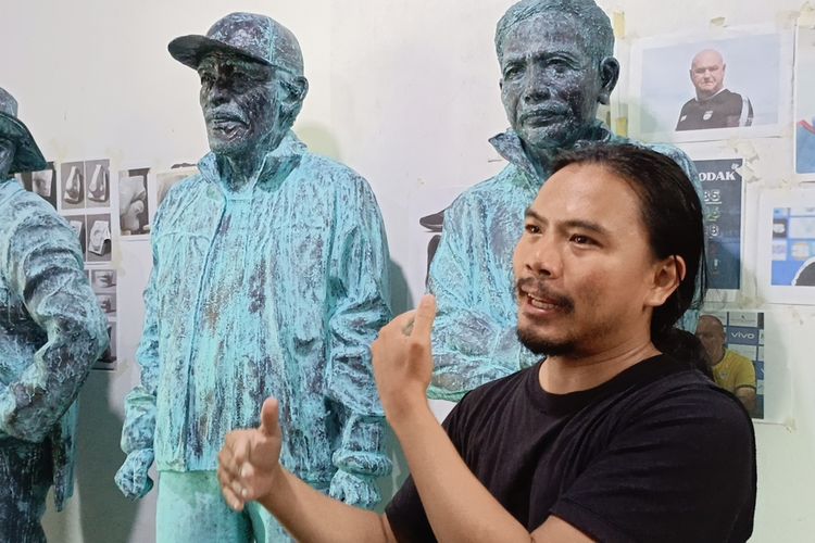 Kisah Iwonk, Eks Pemain SSB yang Kubur Mimpi Akibat Cedera, Kini Jadi Pematung Legenda Persib