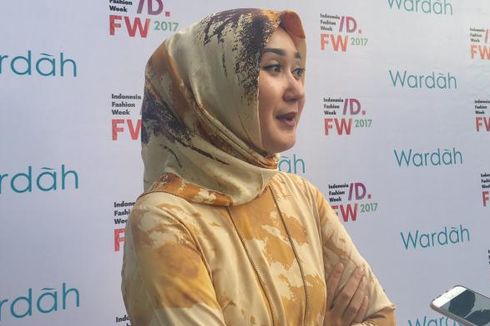 Dian Pelangi Buat Motif dan Warna Sendiri untuk IFW 2017