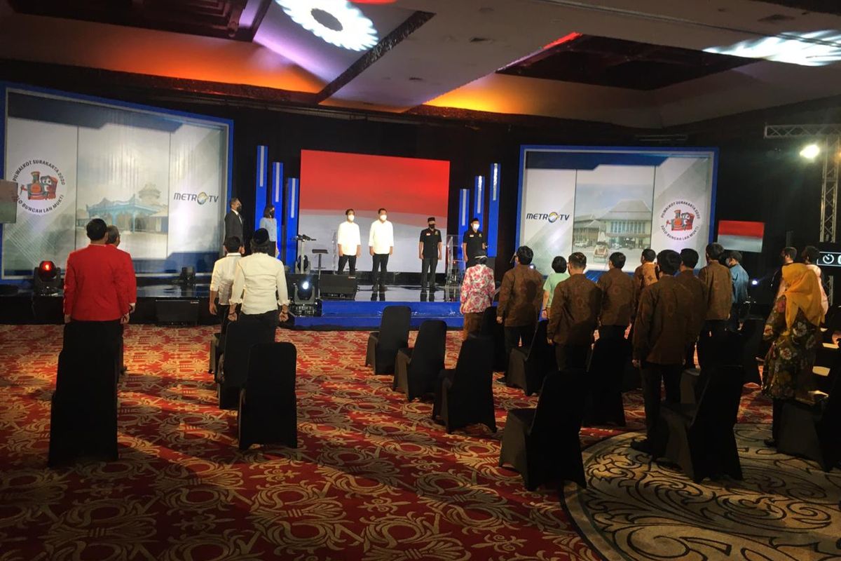 Kedua pasangan calon Wali Kota dan Wakil Wali Kota Solo, Gibran Rakabuming Raka-Teguh Prakosa dan Bagyo Wahyono-FX Supardjo (Bajo) mengikuti debat Pilkada Surakarta 2020.