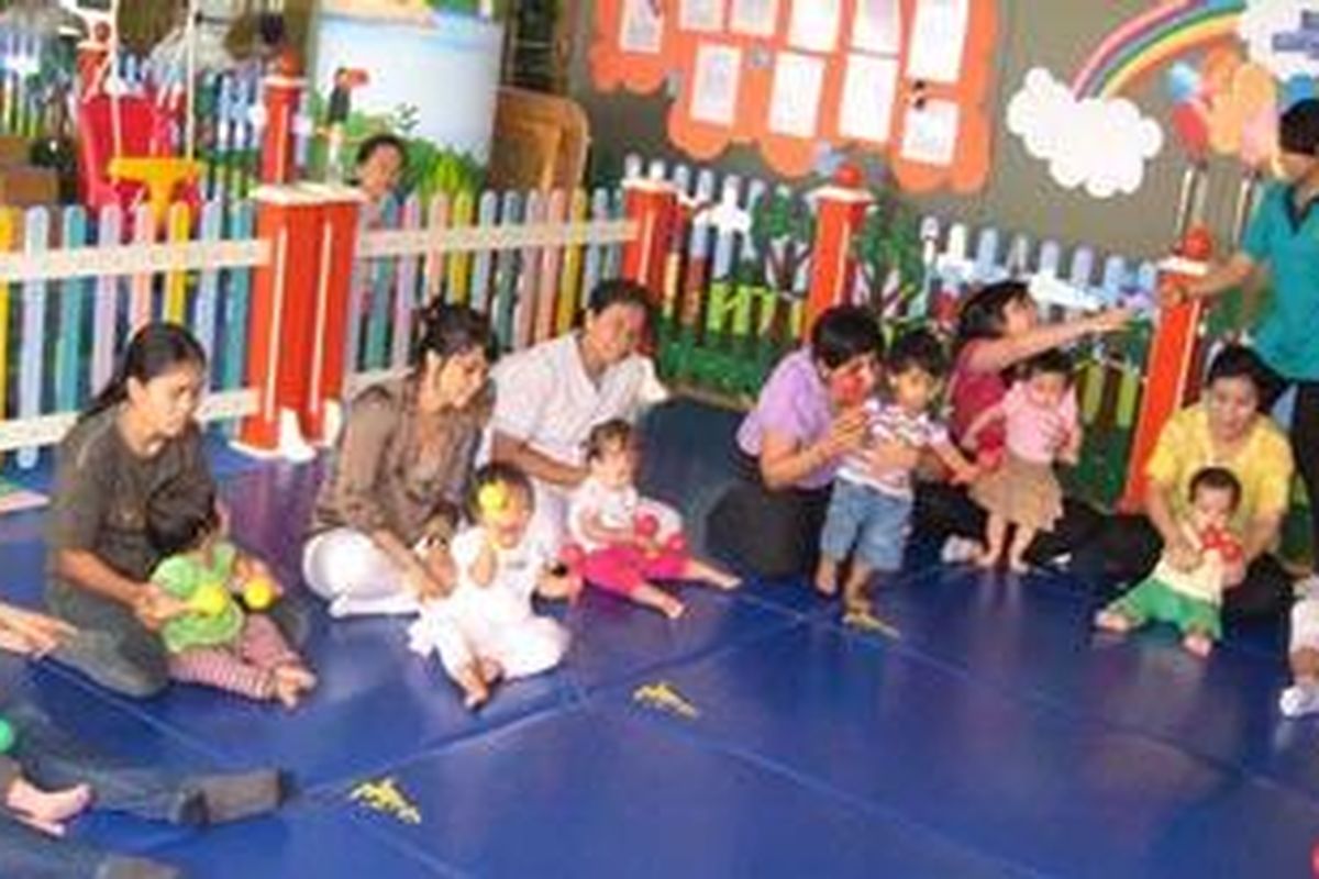 Bermain adalah dunia anak, biarkan anak bergerak bebas.