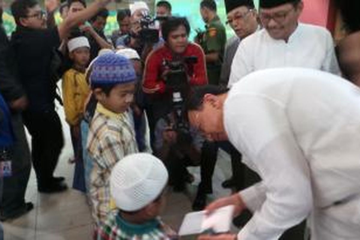 Plt Gubernur DKI Jakarta Basuki Tjahaja Purnama saat buka puasa bersama di Jakarta International Center (JIC), Koja, Jakarta Utara, Senin (14/7/2014).