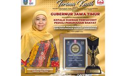 Dukung Pembangunan Rumah Bagi MBR, Khofifah Dianugerahi Kepala Daerah Terfavorit Peduli Perumahan Rakyat