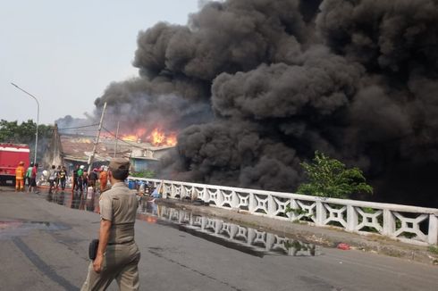 3 Jam Berlalu, Kebakaran Gudang di Kampung Bandan Belum Padam