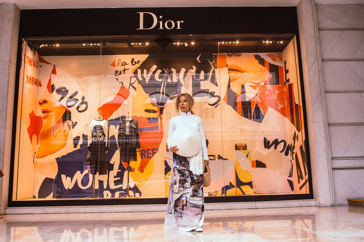 Butik Dior kerap jadi tujuan favorit penggilan belanja untuk mendapatkan fashion item terkini