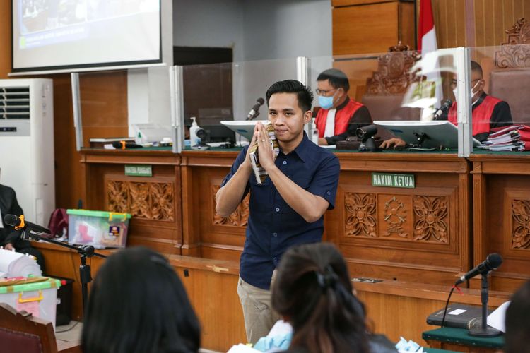 Terdakwa kasus pembunuhan berencana Brigadir J, Richard Eliezer menjalani sidang di Pengadilan Negeri Jakarta Selatan, Senin (12/12/2022). Putri Candrawathi menjadi saksi dalam sidang kali ini.