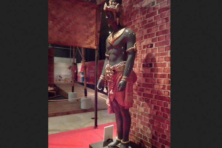 Patung Dapunta Hyang Sri Jayanasa yang merupakan pendiri sekaligus raja pertama Kerajaan Sriwijaya, di Museum Nasional Indonesia.