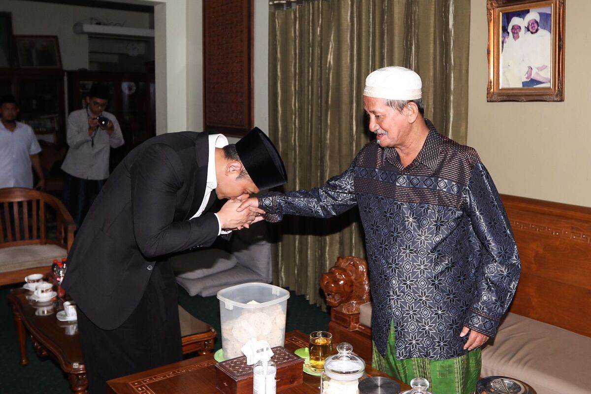 Ketua Umum Partai Demokrat AHY sowan ke Pengasuh Ponpes Bumi Solawat Sidoarjo, Gus Ali, Rabu (8/3/2023).