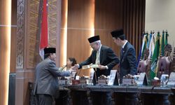 Hadiri Rapat Paripurna DPRD Sumsel, Wagub Mawardi Terima Berbagai Pandangan dari 9 Fraksi