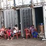 Rumah Kebanjiran, Warga Rorotan Mengungsi di Kontainer