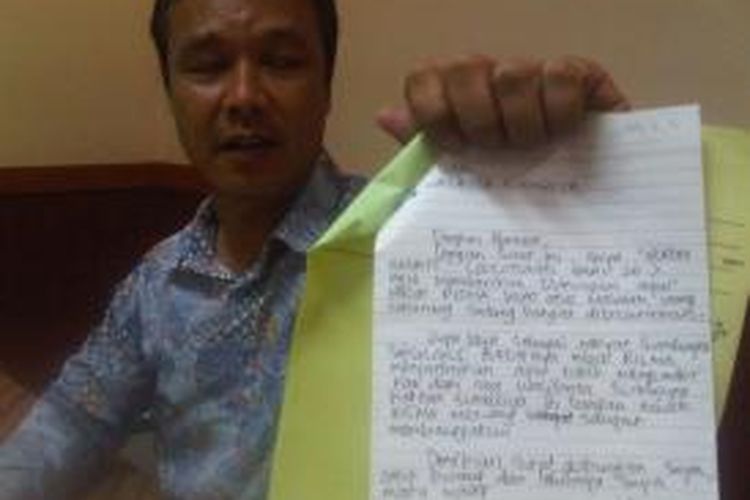 Surat tulisan tangan dari warga kota kepada Risma.