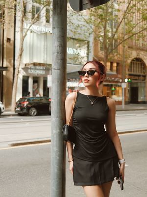 Selebgram Lula Lahfah berpulang. Kenang kembali 5 inspirasi gaya Casual Chic dan pesan haru sahabat untuk sang influencer.