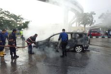 Baru Pulang Servis, Mobil Ini Meledak dan Terbakar di Tengah Jalan   