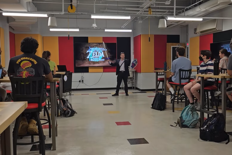 Seorang profesor di UMD, Ryan Sochol mengajarkan mata kuliah desain mesin menggunakan game Zelda.