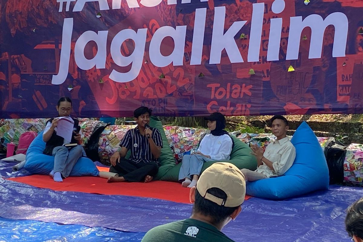 Komunitas Penjaga Laut Indonesia menglar rangkaian acara Aksi Muda Jaga Iklim (AMJI), di Tebet Eco Park, Jakarta Selatan, Sabtu (31/5/2025). 