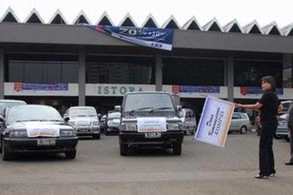 Sebanyak 50 perpustakaan di Jabodetabek mendapat bantuan buku dan rak dari Dana Kemanusiaan Kompas (DKK) di arena Kompas Gramedia Fair di Istora, Kamis (24/2/11)