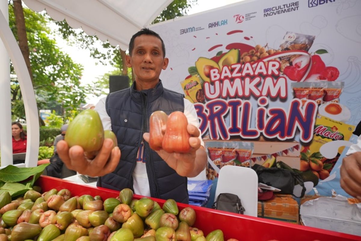 Siswadi (43), salah satu petani jambu citra di Desa Menawan, Kecamatan Gebog, Kabupaten Kudus, Jawa Tengah (Jateng). 