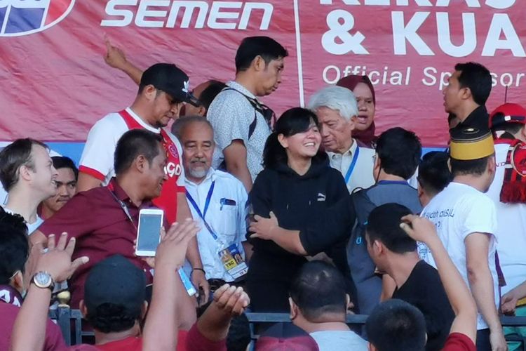 Sekjen PSSI, Ratu Tisha, tampak hadir di Stadion Mattoangin jelang laga PSM Makassar vs Persija Jakarta dalam final Piala Indonesia 2019, 6 Agustus 2019. 