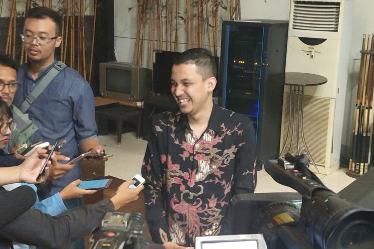 Peneliti LSI Denny JA, Ardian Sopa usai memaparkan hasil survei, Jakarta, Selasa (8/5/2018).