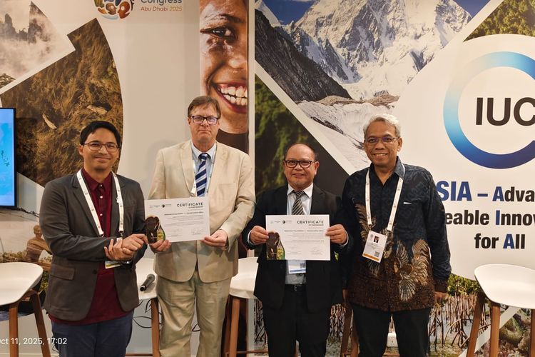 Penandatanganan kesepakatan Belantara Foundation dan Conservation Allies untuk konservasi gajah Sumatera.