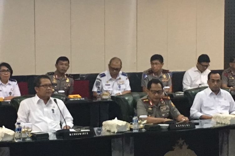 Menteri Perhubungan Budi Karya Sumadi sosialisasikan Permenhub 32 di Mabes Polri, Selasa (21/3/2017).
