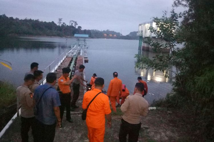 Tim Gabungan masih melakukan pencarian satu korban yang diduga tenggelam akibat melompat ke bendungan setelah dikejar sekurity