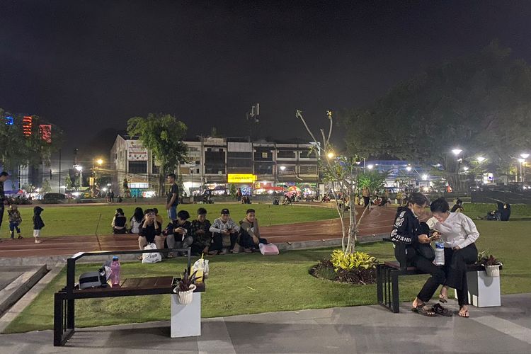 Suasana Alun-Alun Kota Bogor pada malam hari, Jumat (3/2/2023).