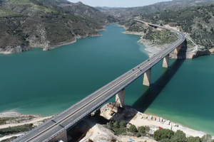 Baru Diperbaiki Rp 582 Miliar, Jembatan Sudah Retak dan Lalu Lintas Ditutup Lagi