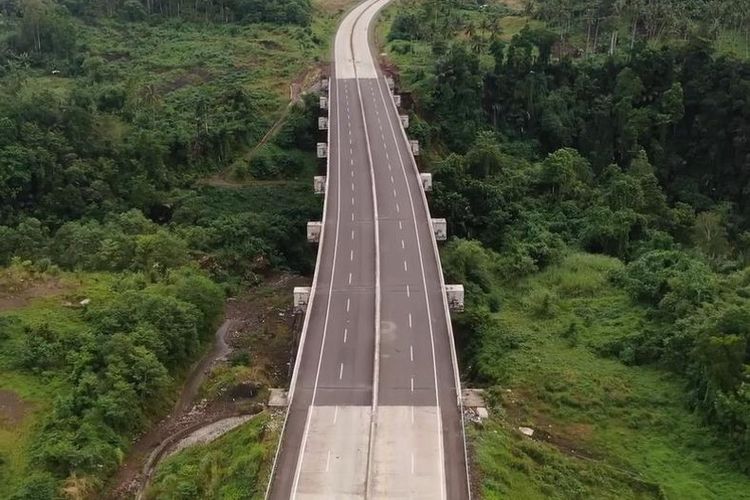 Jalan Tol Manado-Bitung.