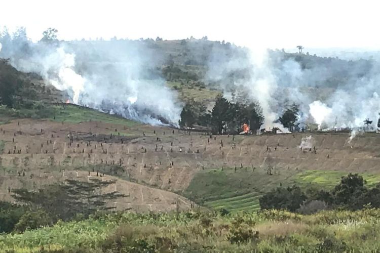 Kondisi Kampung Meagama, Distrik Hubikosi, dimana terdapat 10 honai terbakar akibat bentrok antar dua massa, Jayawijaya, Papua, Rabu (19/8/2020)