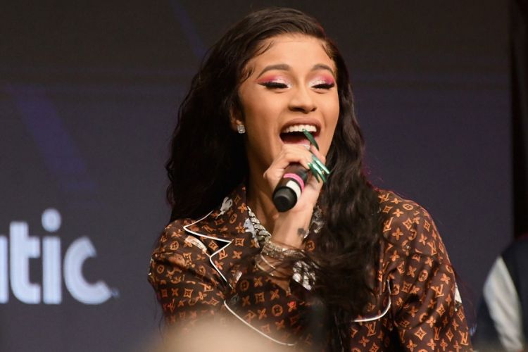 Artis musik Cardi B tampil di panggung Fanatics Super Bowl Party di College Football Hall of Fame di Atlanta, Georgia, pada 2 Februari 2019. 